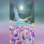 体操小姐姐玩蹦床,体操小姐姐的蹦床欢乐时光
